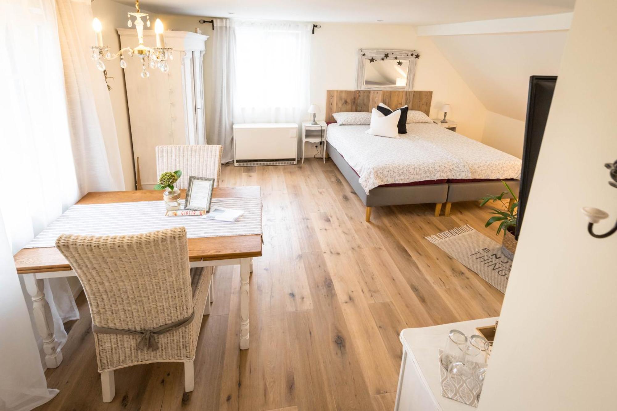 Romantik-Suite Nordelsass B&B Oberhoffen-les-Wissembourg Exterior photo